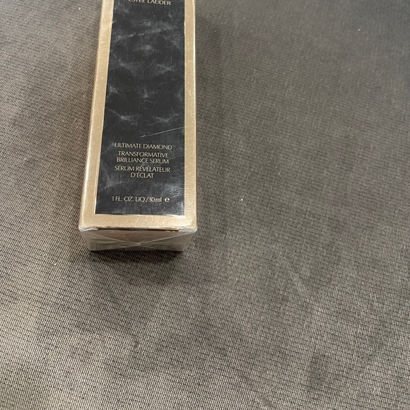 Estée Lauder - Picture 4 of 8